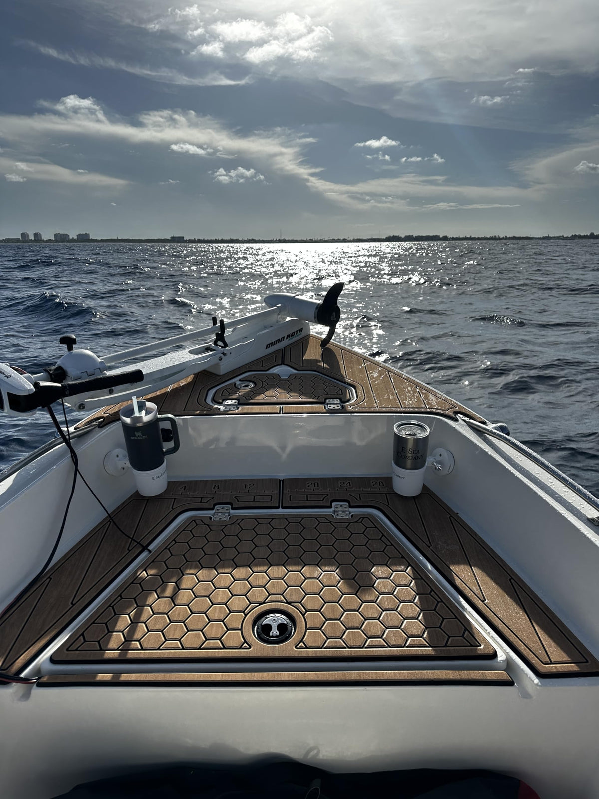 E-Sea Cup Adjustable White UV-resistant durable material for outdoors.