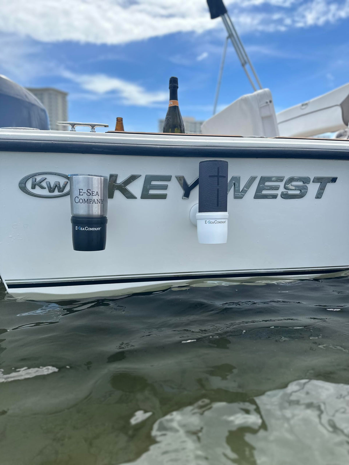 E-Sea Cup Adjustable White tilt mount keeps drinks level.