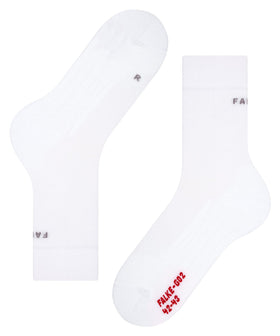 FALKE GO2 anatomic left-right knitting ensures secure, wrinkle-free wear.