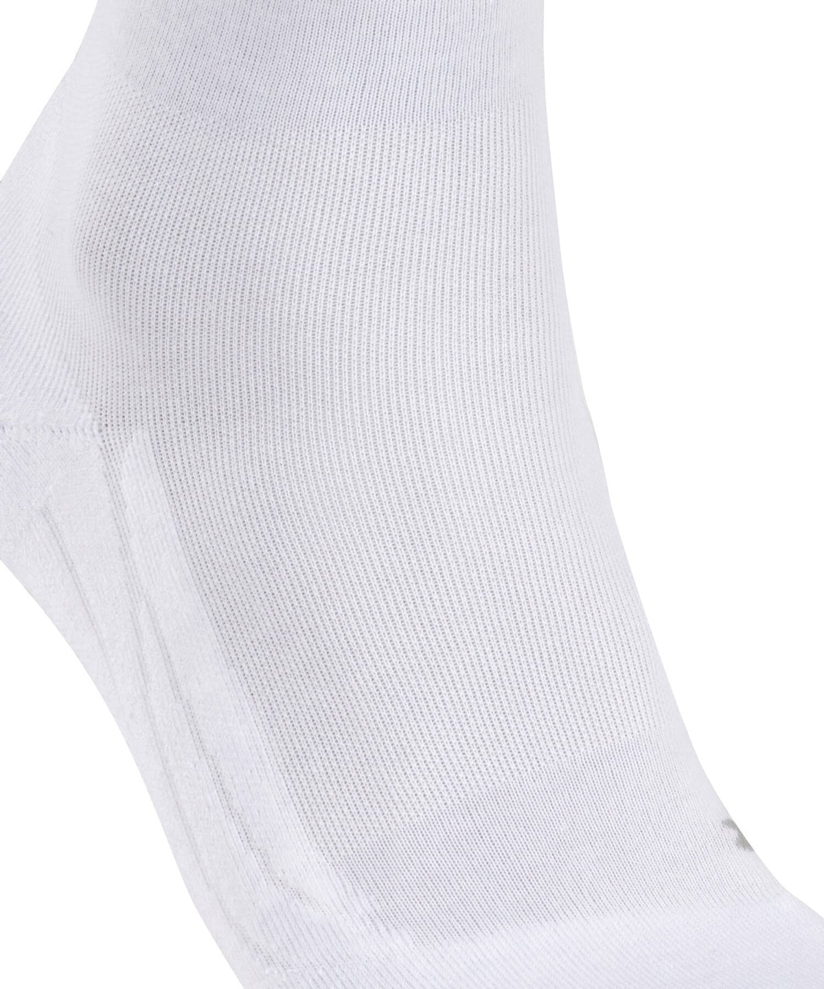 FALKE GO2 flat seams prevent blisters during swings.