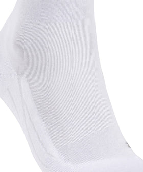 FALKE GO2 flat seams prevent blisters during swings.
