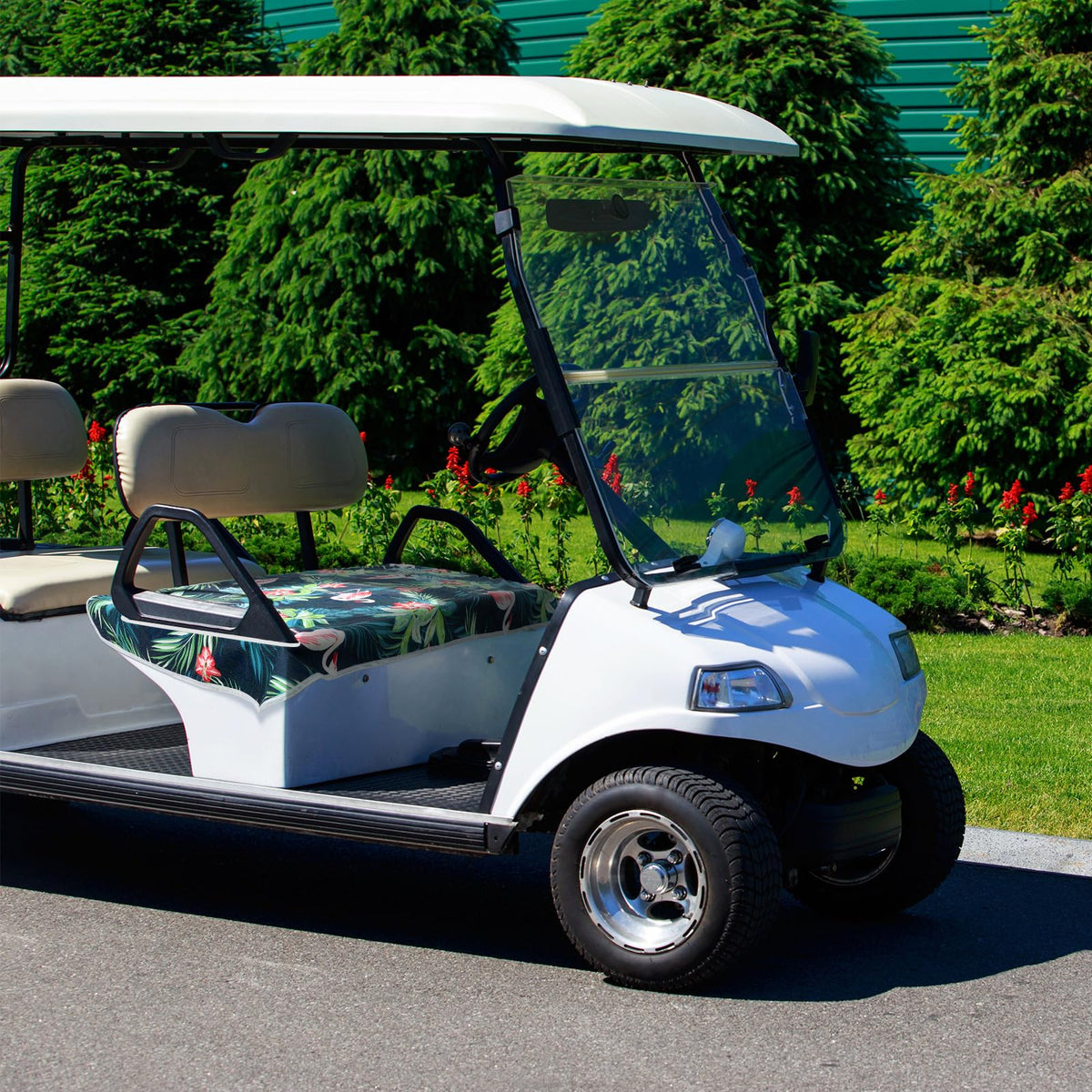Fanfanwin seat cover helps keep seats dry and color-safe during rounds.