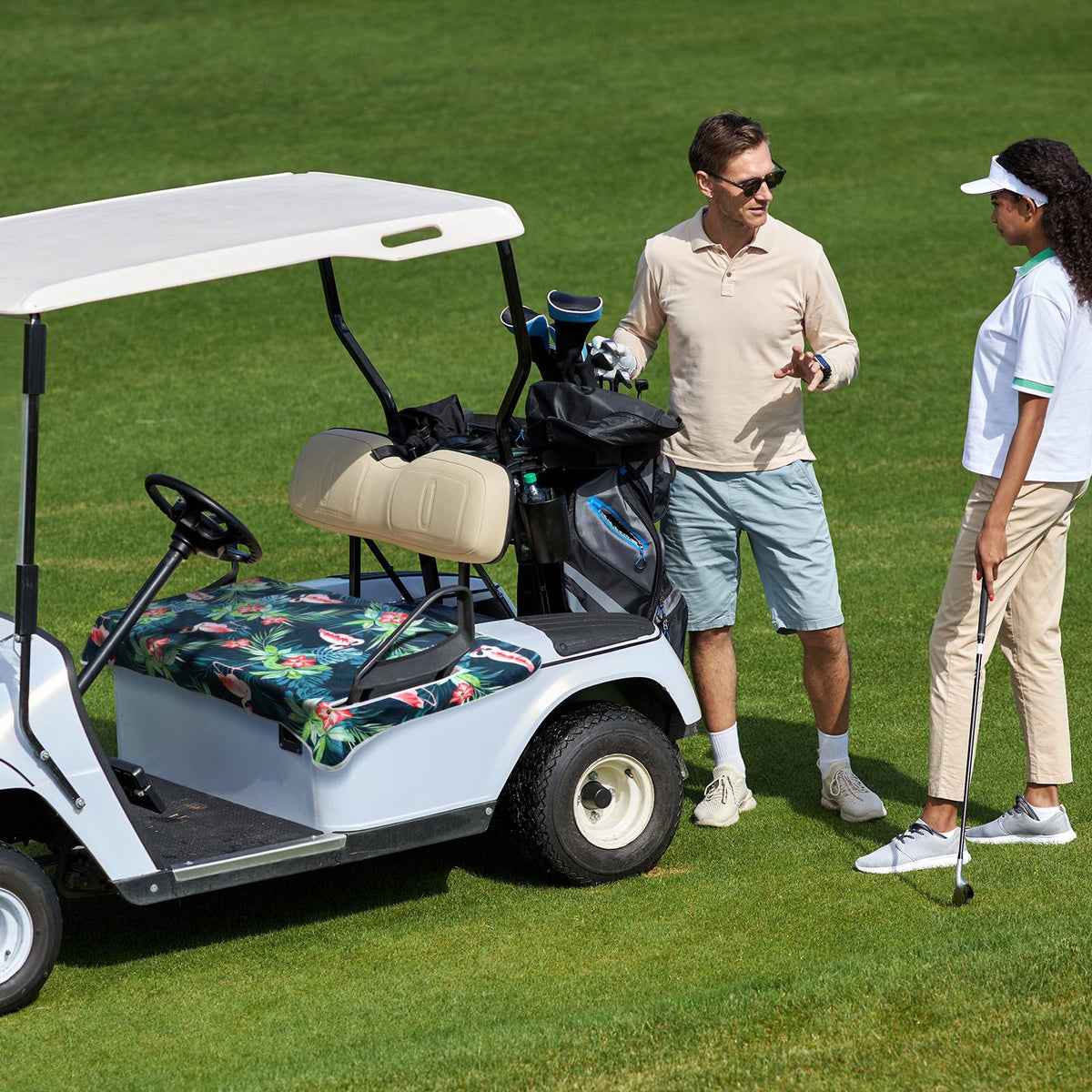 Fanfanwin golf seat cover universal fit for two-passenger carts.