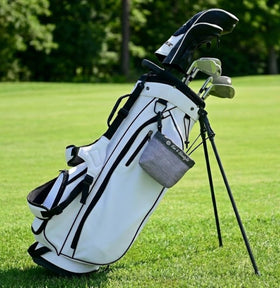 FAR&STRAIGHT metallic gray model featuring slim, clip-on pouch design.