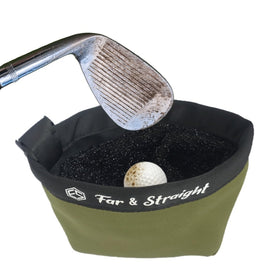 FAR&STRAIGHT portable cleaning pouch with waterproof liner for mud-free clubs.