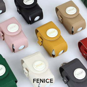 Fenice carabiner clip securing the case on the go
