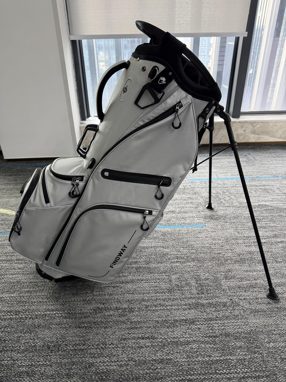 Findway 14-way golf stand bag with dual strap for easy carry.