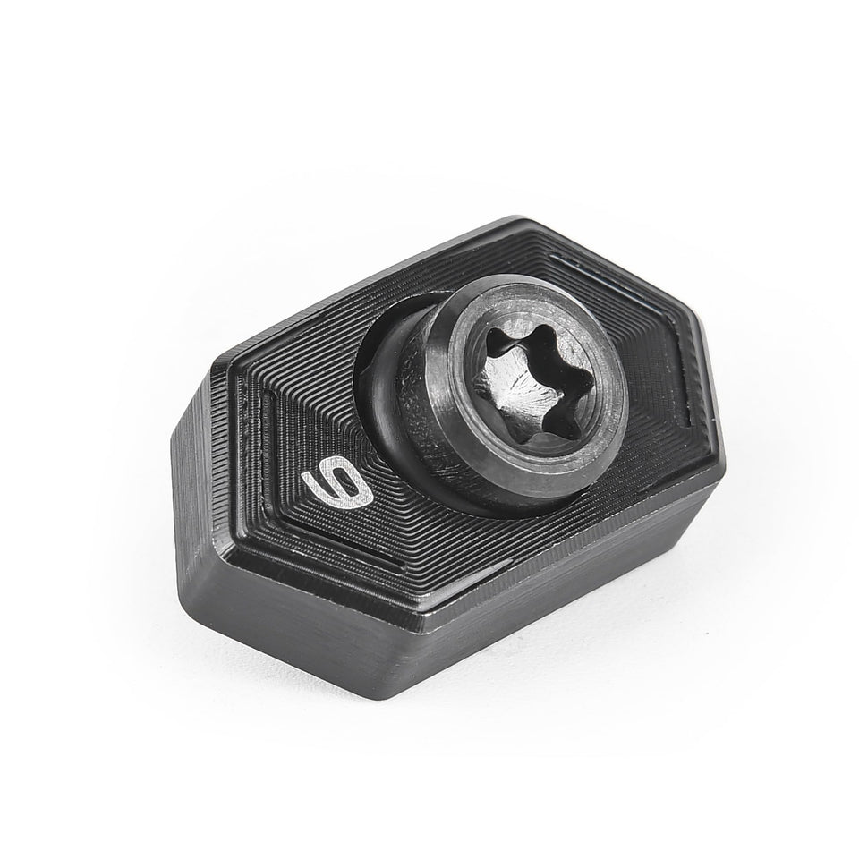 FoFoFo Cobra DS-Adapt 6g weight screw installed on driver.