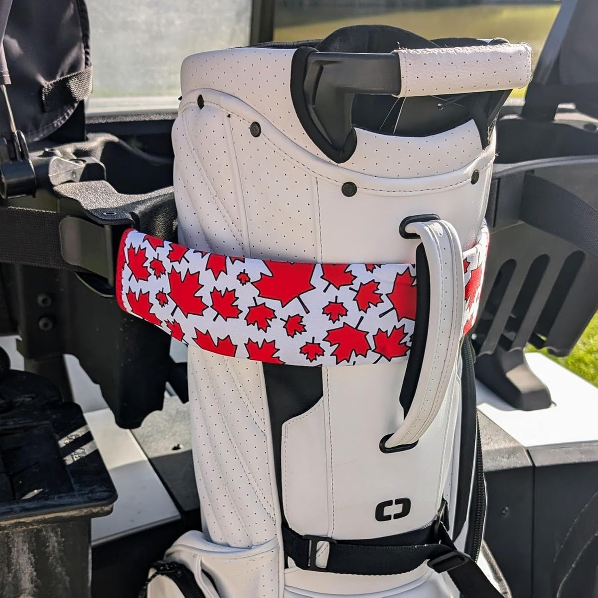 Foretra maple leaves sleeve adds color while safeguarding your golf bag during carts.