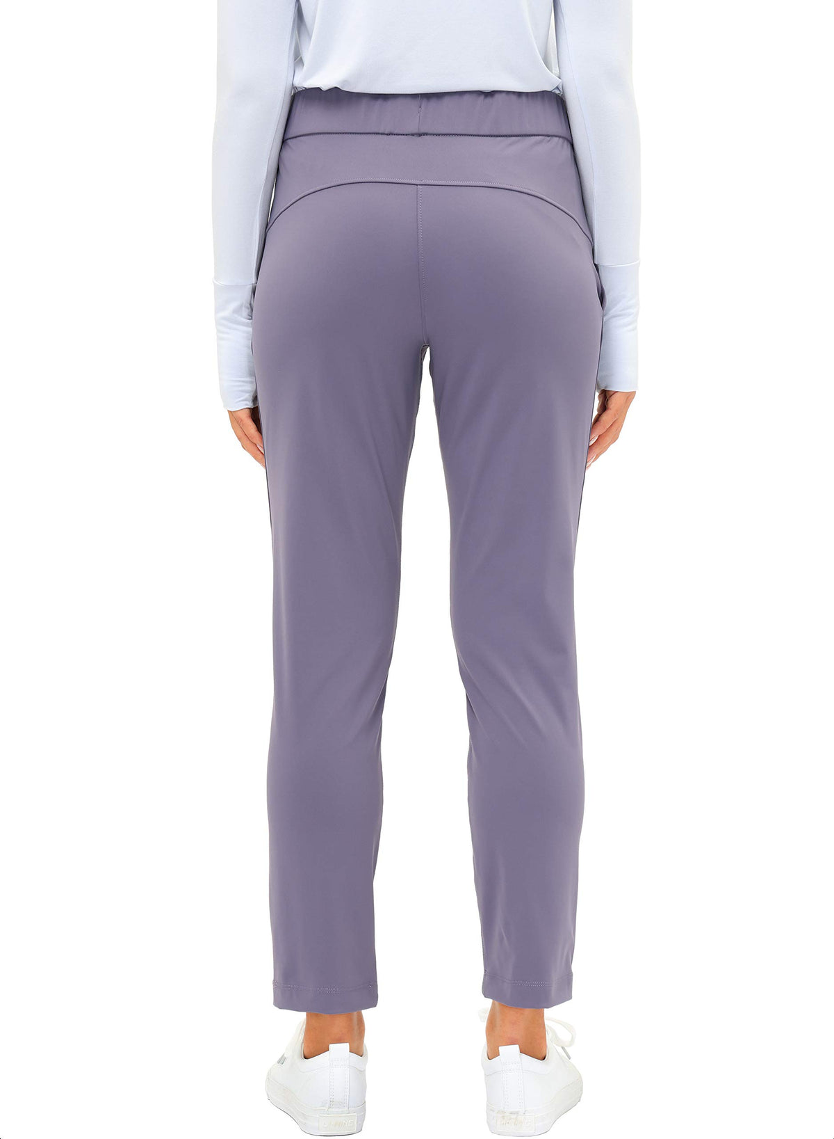 G Gradual elastic waistband with drawstring ensuring secure fit during workouts.
