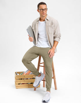 G Gradual golf joggers bronze green lifestyle shot for golf and gym