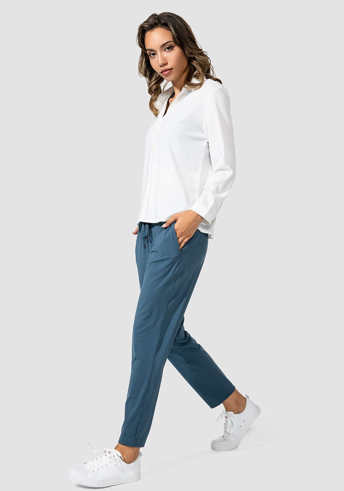G Gradual lounge-ready outfit image emphasizes versatility across golf travel and errands.