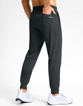 G Gradual back pocket detail for extra stowage while active