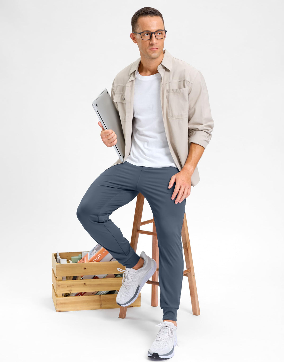 G Gradual dusty blue joggers worn by model, versatile for golf and daily activities.