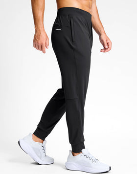 G Gradual joggers showcase four-way stretch for comfortable movement.