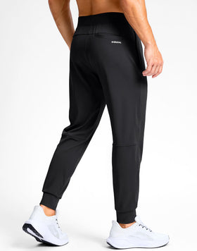 G Gradual sun-protection weave keeps skin safe during outdoor golf sessions.