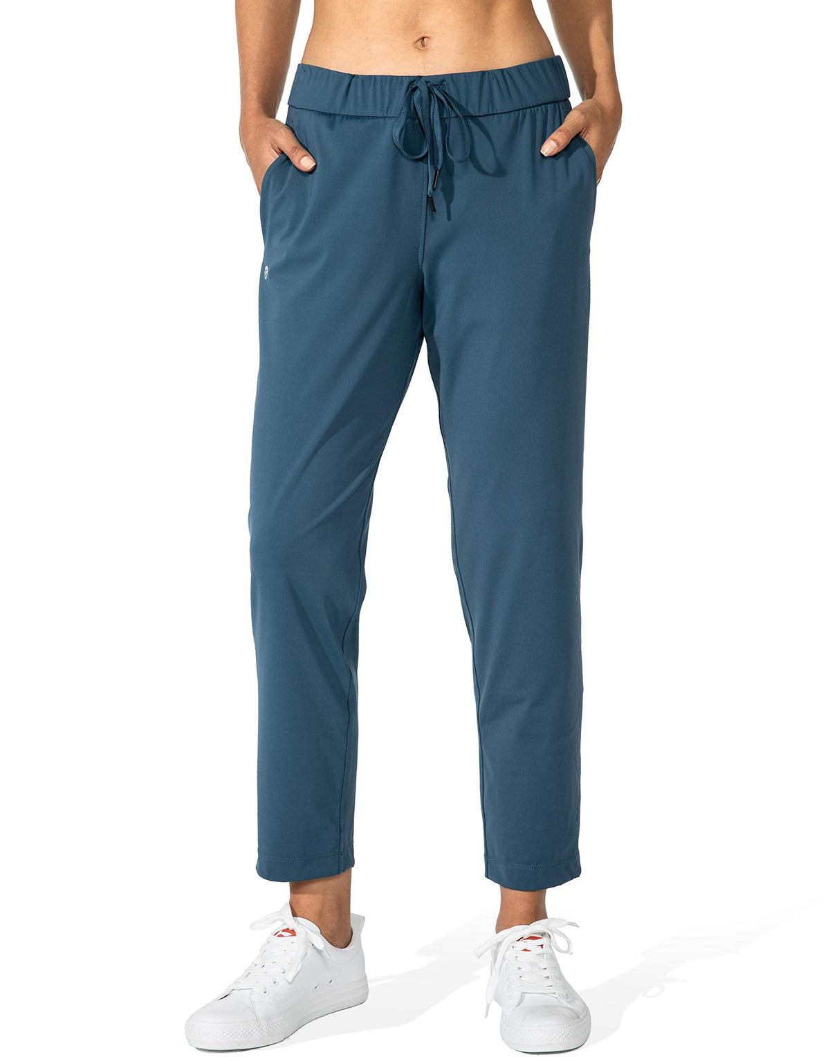 G Gradual 7/8 ankle-length pants create an energetic, modern silhouette.