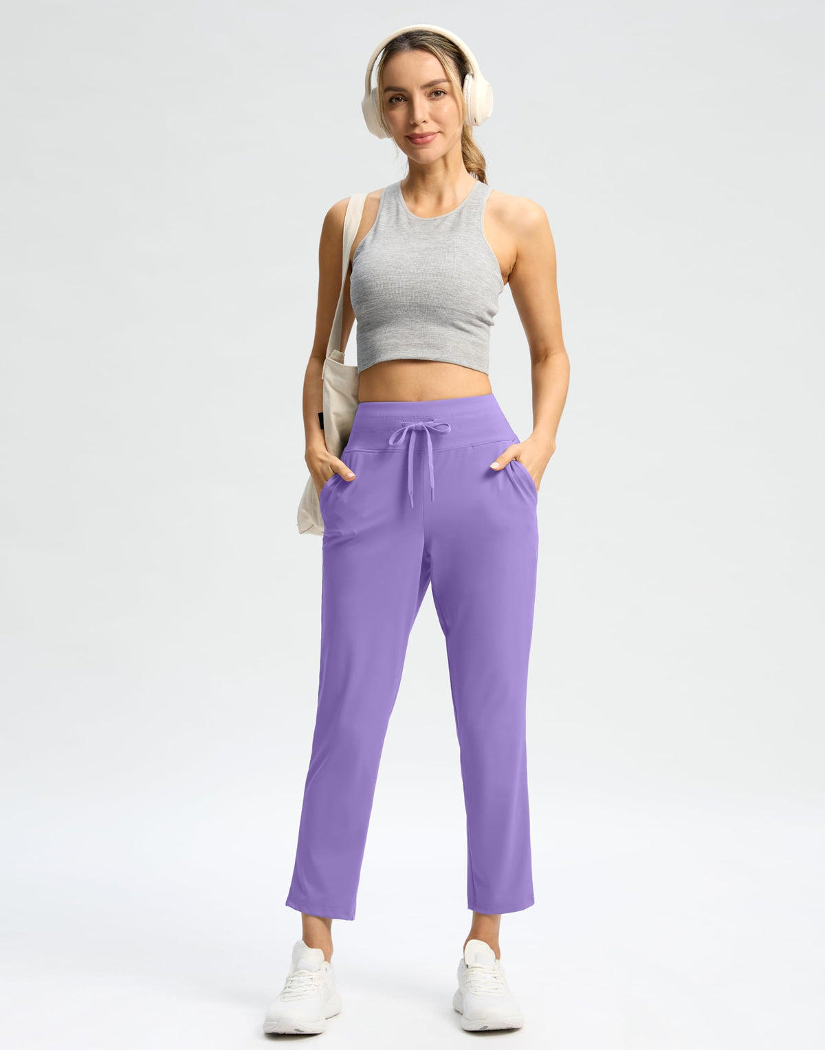 G Gradual pants highlight two deep pockets for secure storage during activities.
