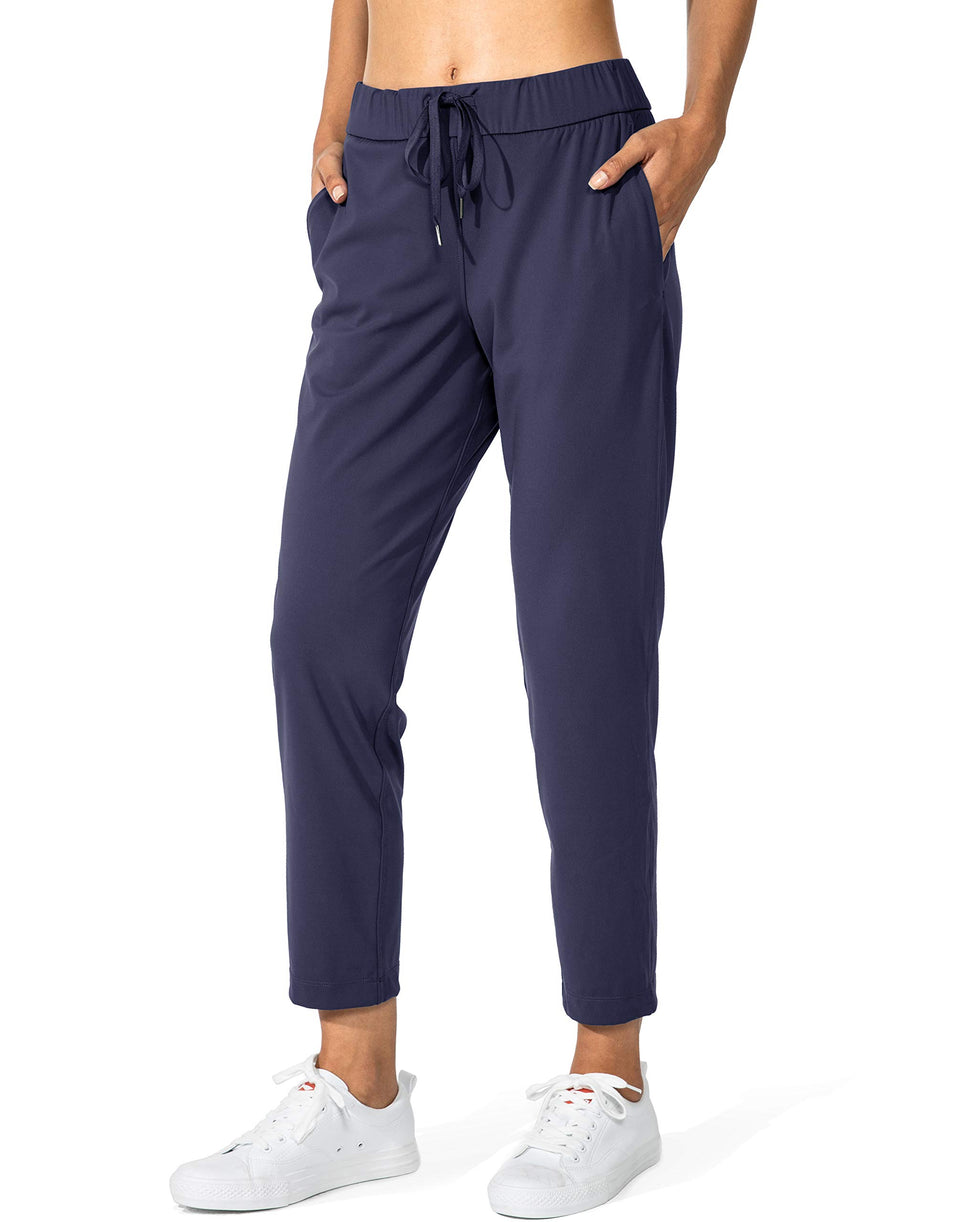 G Gradual deep pockets provide secure storage during workouts.