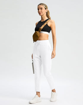 G Gradual pants with two deep pockets securing essentials during activity.