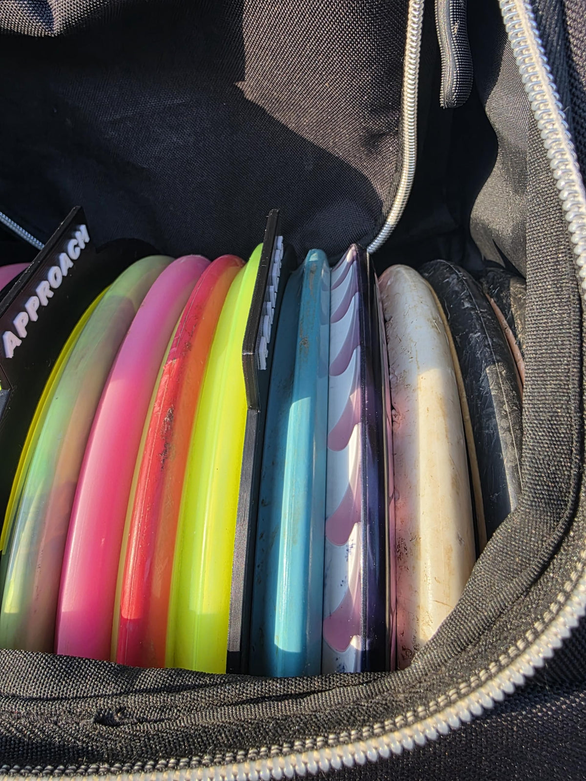 Generic 3D-Printed Disc Golf Bag Dividers, putter section, isolates putters for fast access.