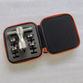 Close-up of 2x15g and 2x20g weights for precise balance.