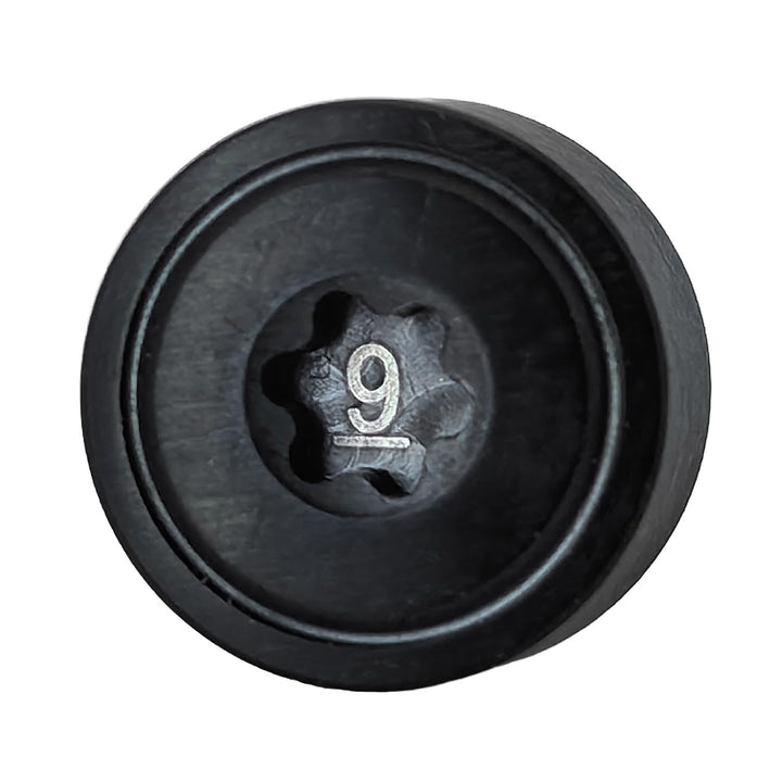 Generic Elyte driver weight 9g improves balance and control.