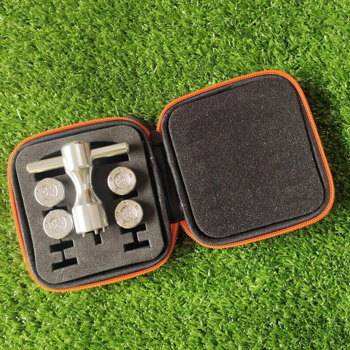 Generic golf weights wrench kit with protective case for Titleist Scotty Cameron putters, keeps weights organized.