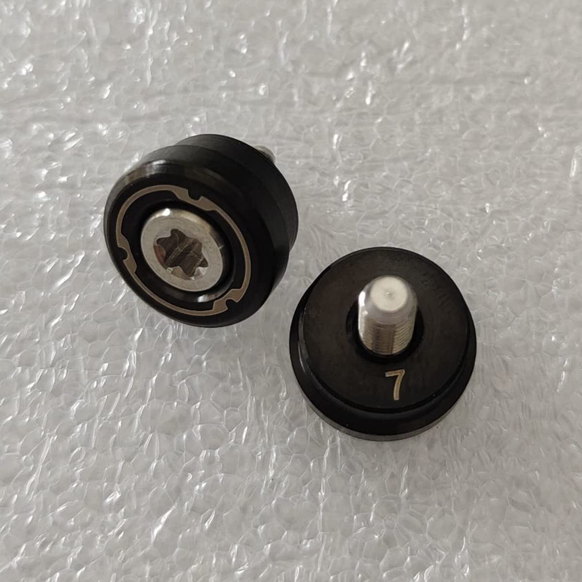 Generic packaging shows one 7g weight for replacement