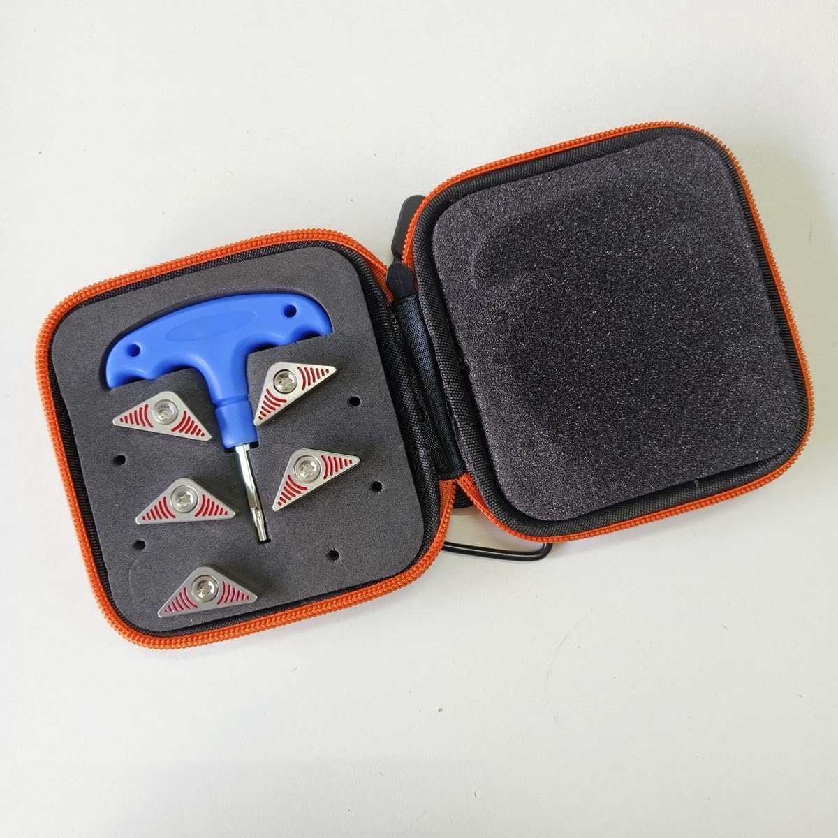 Generic red 8g weight for balanced feel and shot shaping options.