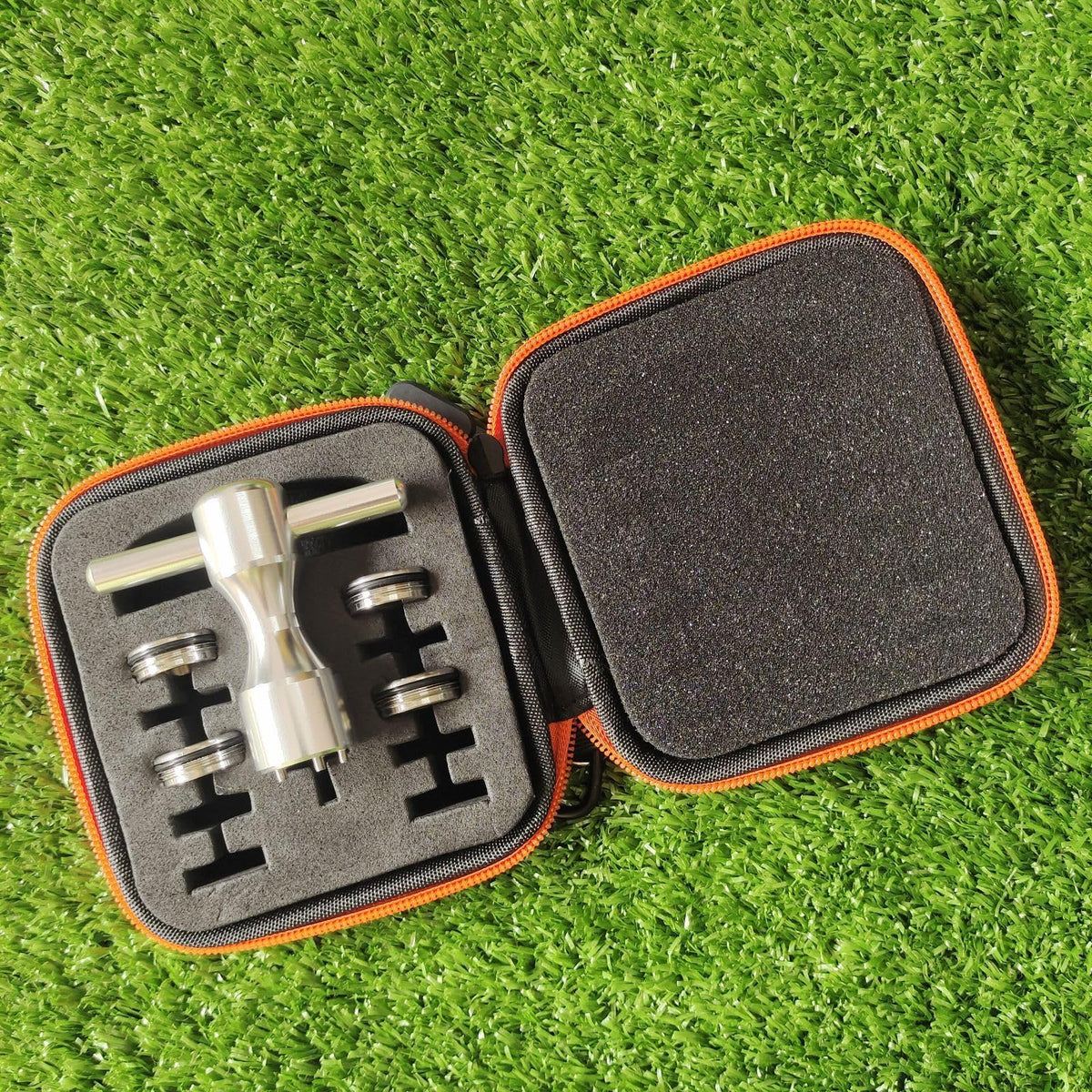 Generic 2x15g and 2x20g weights close-up showing precise fit.
