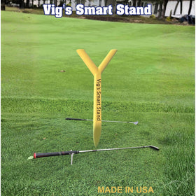 Portable pocket-compatible golf club stand supports irons and woods securely