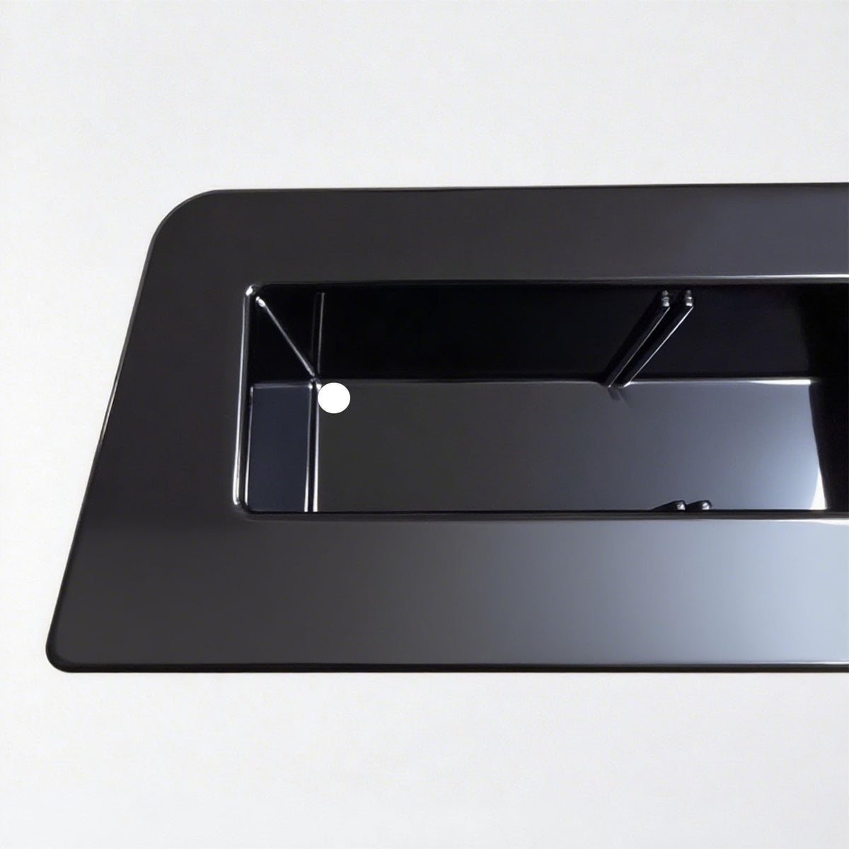 Generic glossy finish and optimized compartments enable quick access.