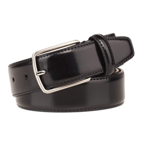 Giantsize buckle detail shows a sturdy, scratch-resistant finish for daily use.