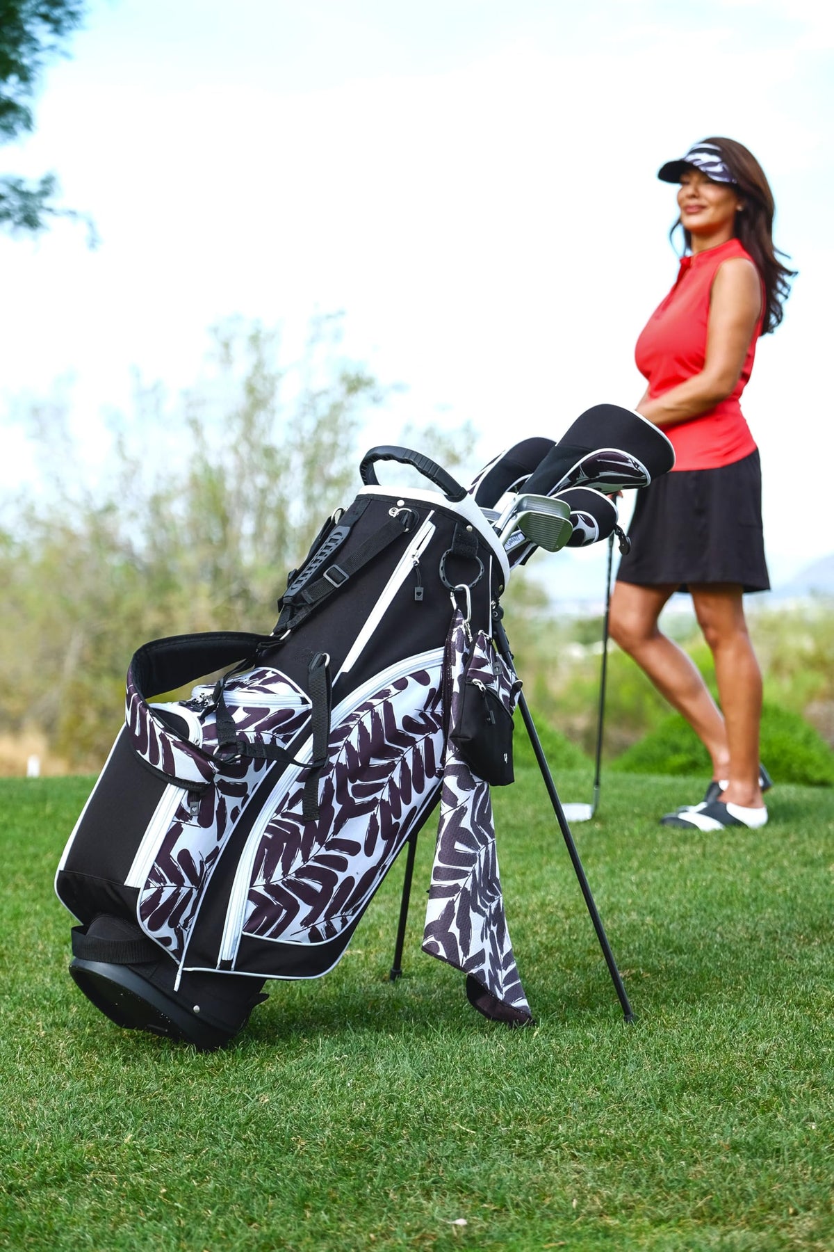 Glove It Albatross stand bag includes umbrella sleeve and rain hood.