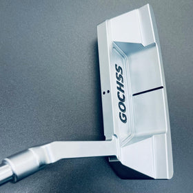 Magnetic camouflage head cover protects the putter with premium style.