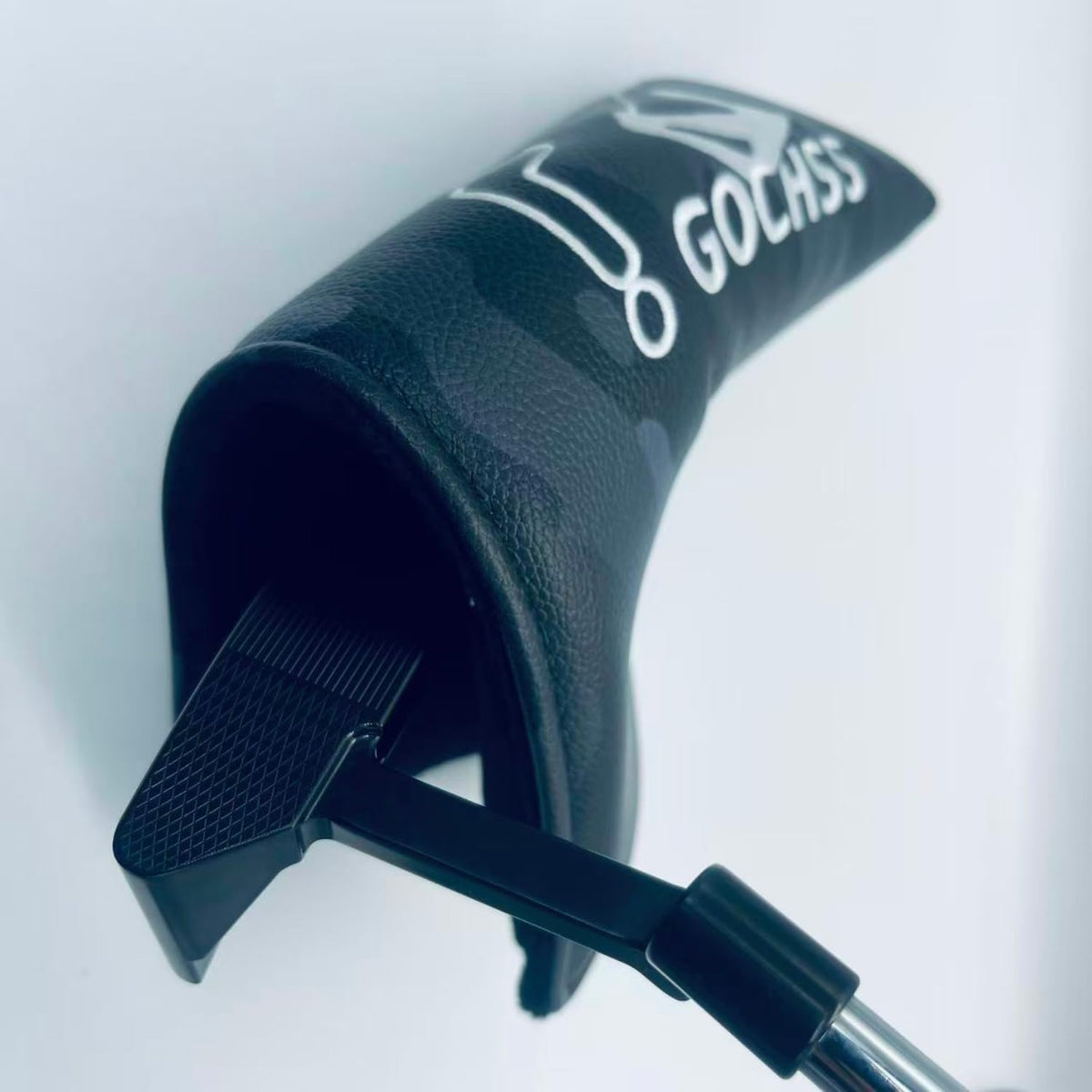 GOCHSS H043-PT magnetic camouflage head cover protects the putter and looks premium.