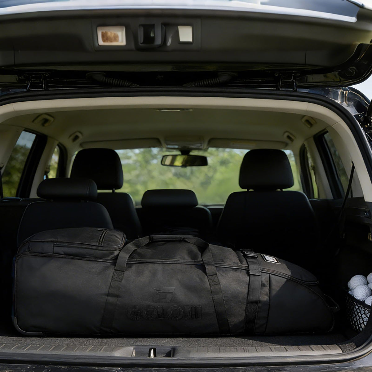 Goloni large capacity bag holds a full 14-club set and spaces