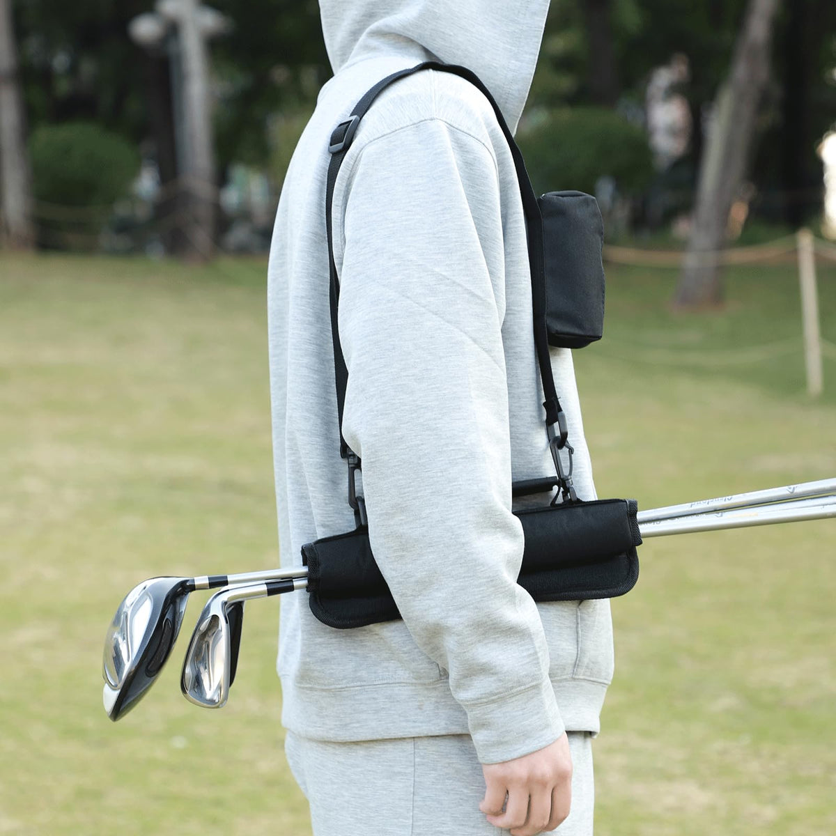 Govllfoz mini golf bag highlighting comfortable carrying design.
