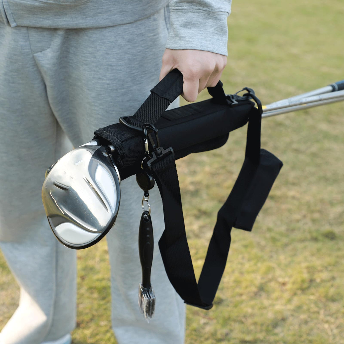 Govllfoz mini golf bag in compact size fits essentials.