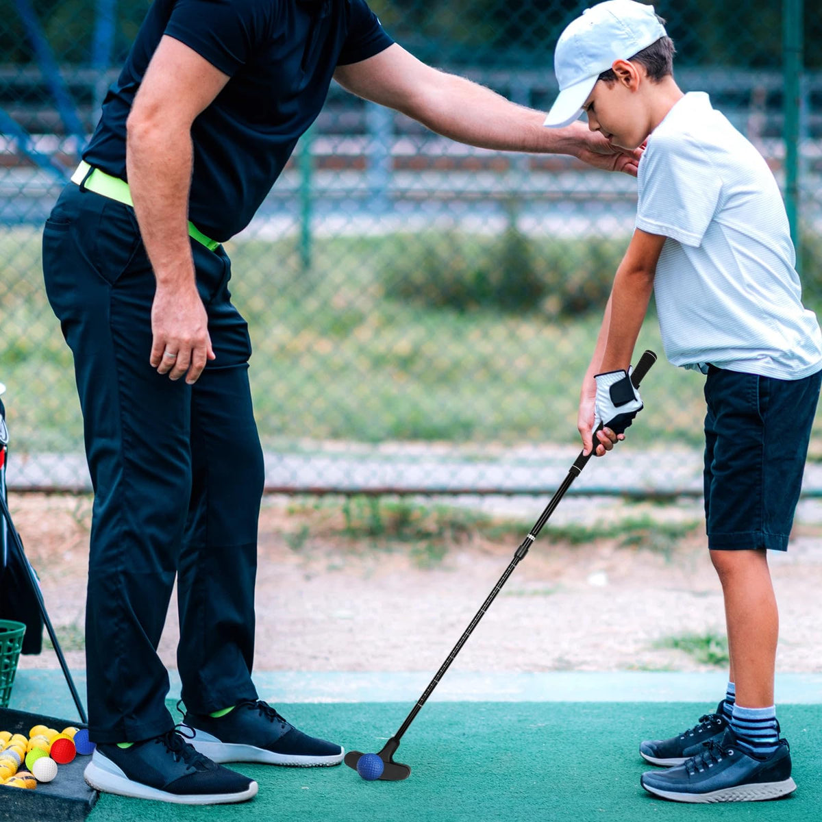 Hiboom four-color shafted putters ready for practice anytime, anywhere.