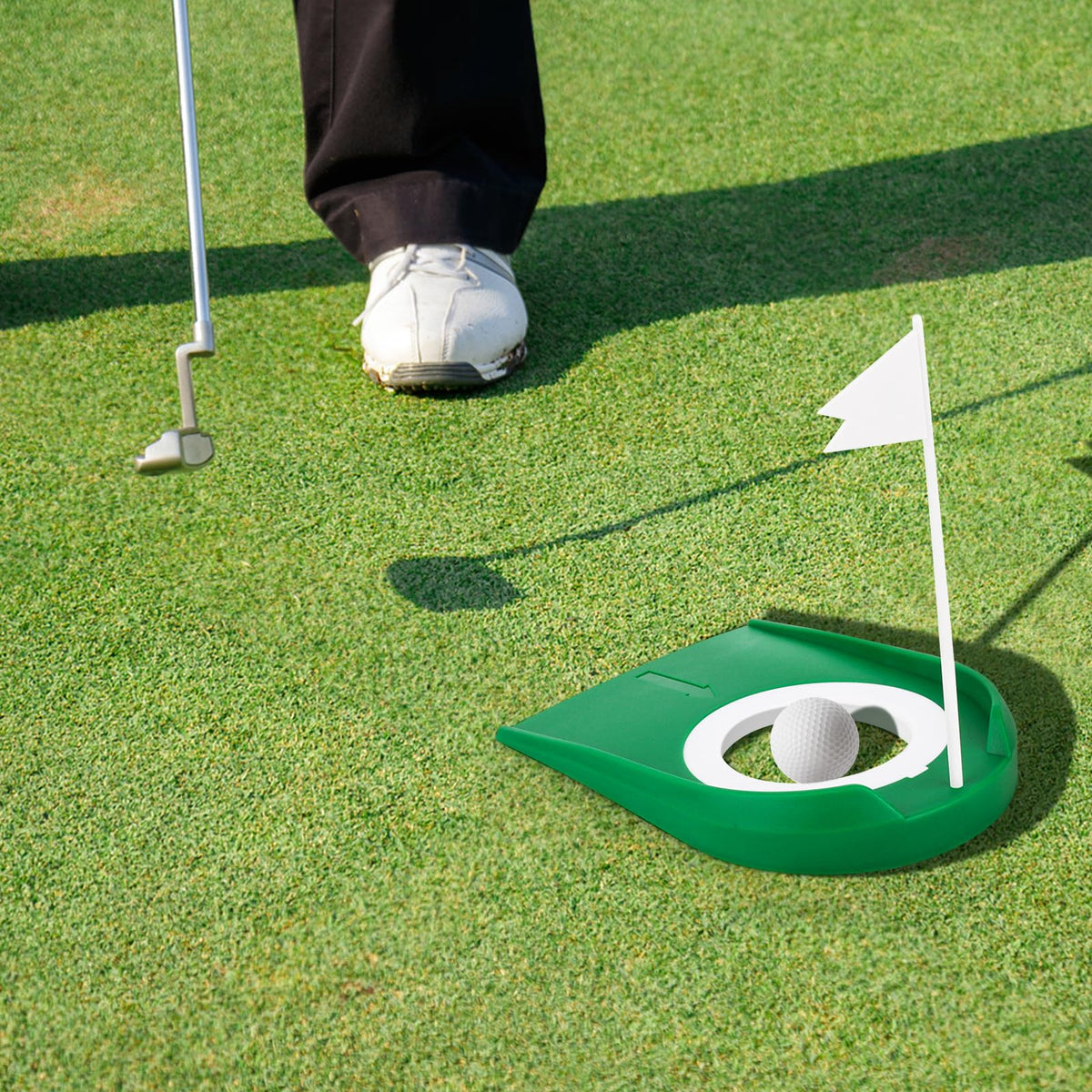 Hooqict kids and adults can enjoy putting with these versatile cups.