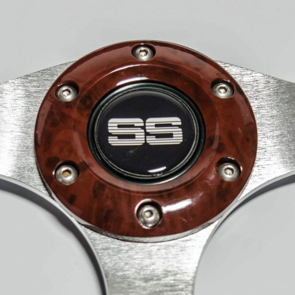 Huskey anti-slip textured grip enhances comfort and steering control.