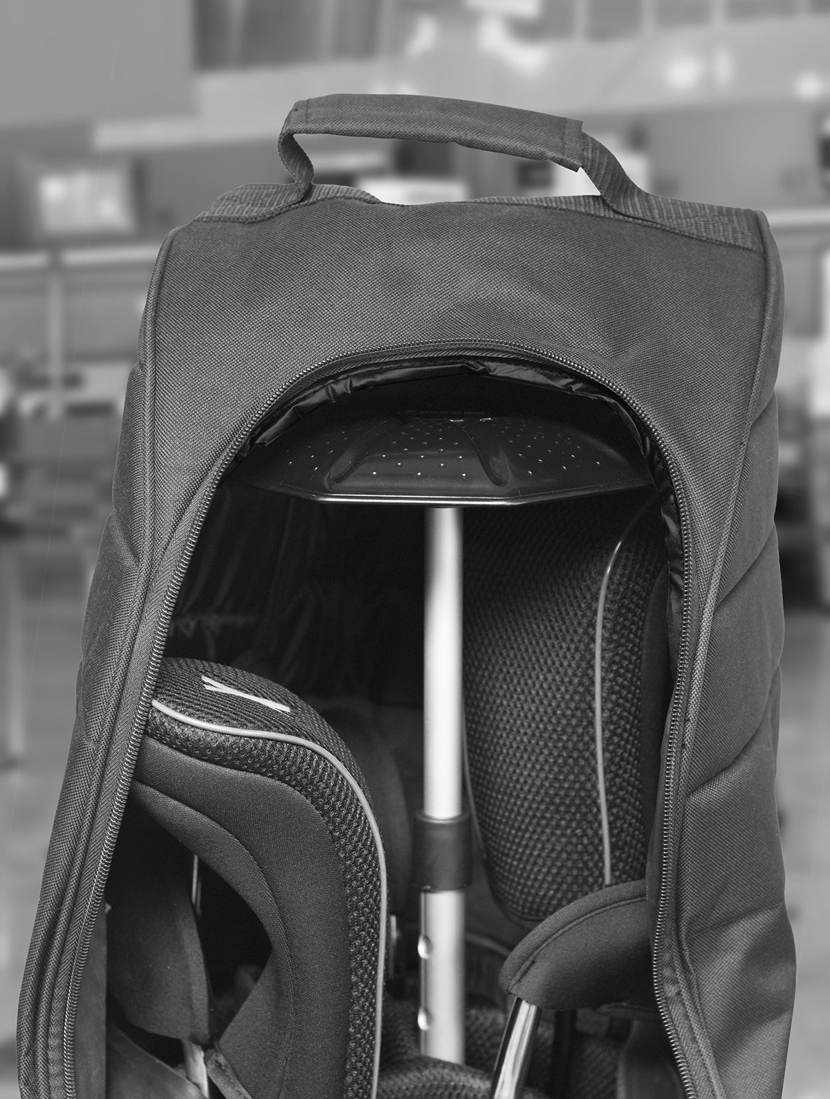 JEF World of Golf The Protector extends to 52.5 inches for flexible fit