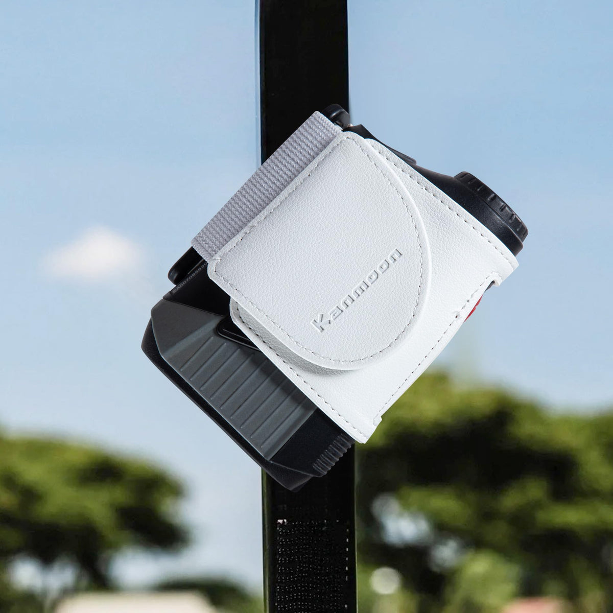 Easy magnetic attachment for hands-free rounds with Kanmoon strap