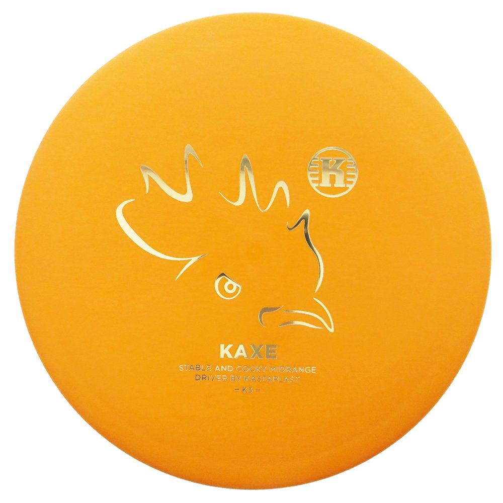 Kastaplast K3 Kaxe midrange disc in flight, enabling predictable control and wind handling.
