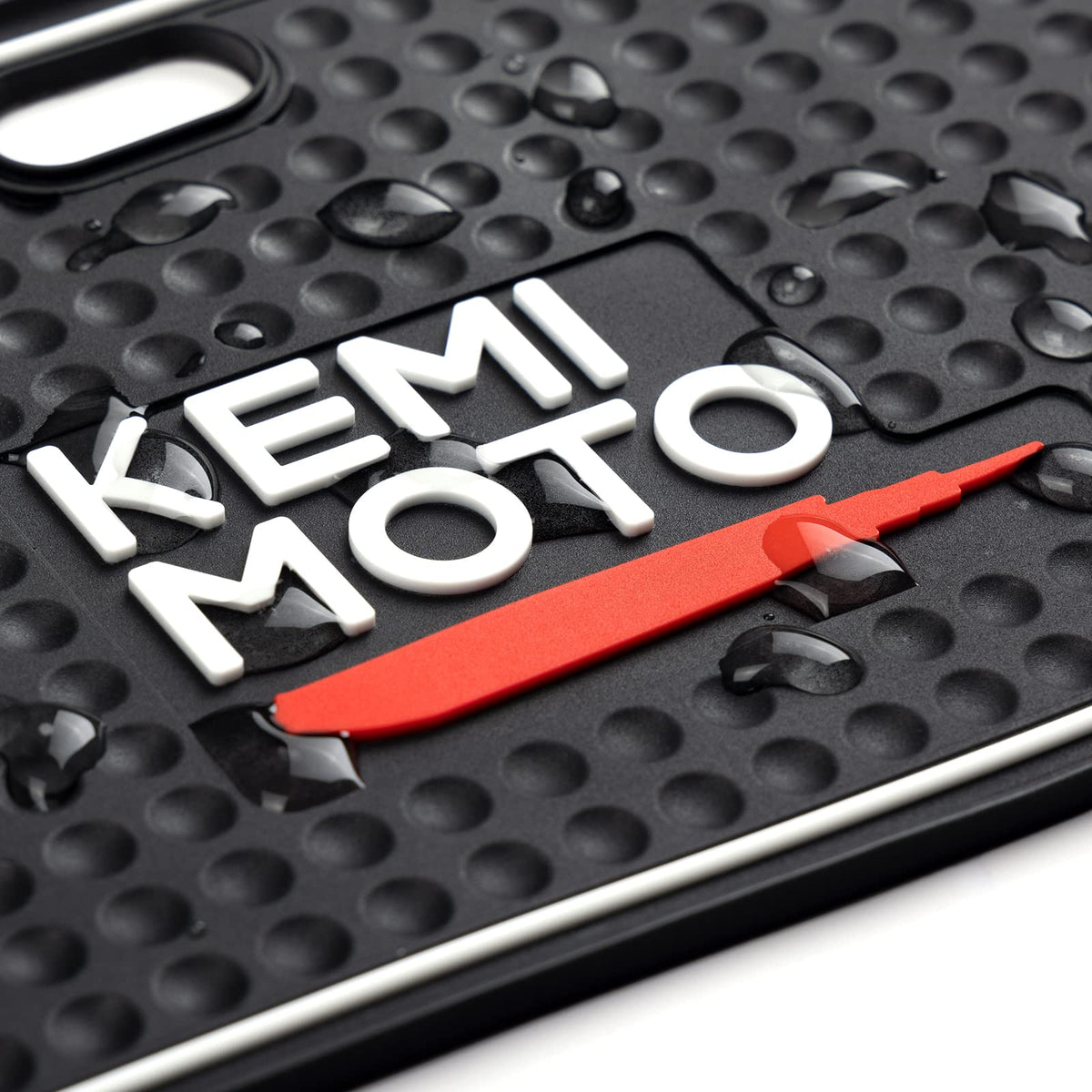 Kemimoto dash mats are removable for simple rinsing and cleaning