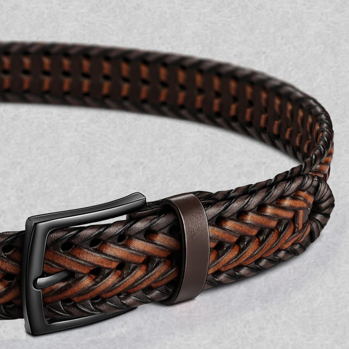 KEMISANT braided belt in light brown pairs with jeans for versatile daily use.