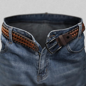 KEMISANT belt worn with jeans or golf attire adds subtle, modern flair.