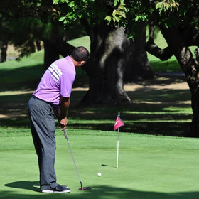 KOFULL indoor outdoor training putter adapts to mats or greens.